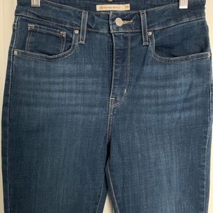 Levi's Women's 725 High Rise Classic Bootcut Jeans Size 29